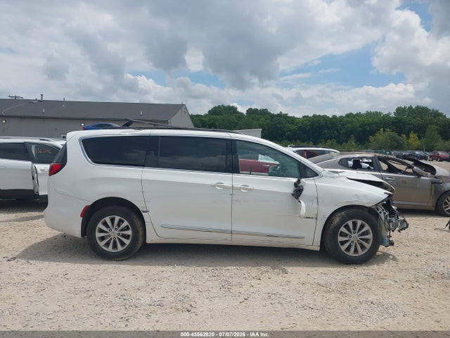 Aukcja sprzedaży 2017 Chrysler Pacifica Touring-l, vin: 2C4RC1BG5HR656565, numer aukcji: 45562820