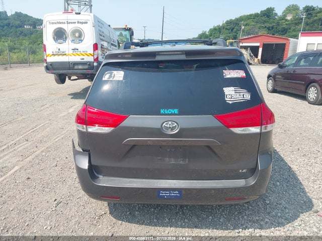 45563173 :رقم المزاد ، 5TDKK3DC5BS037070 vin ، 2011 Toyota Sienna Le V6 مزاد بيع