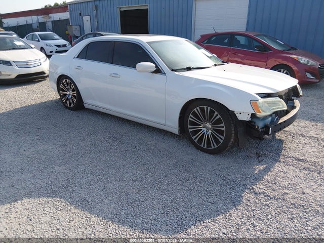2013 Chrysler 300 300s მანქანა იყიდება აუქციონზე, vin: 2C3CCABT1DH681695, აუქციონის ნომერი: 45563203