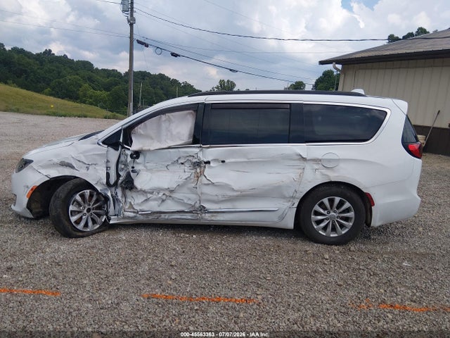 Aukcja sprzedaży 2017 Chrysler Pacifica Touring-l, vin: 2C4RC1BG1HR733724, numer aukcji: 45563363