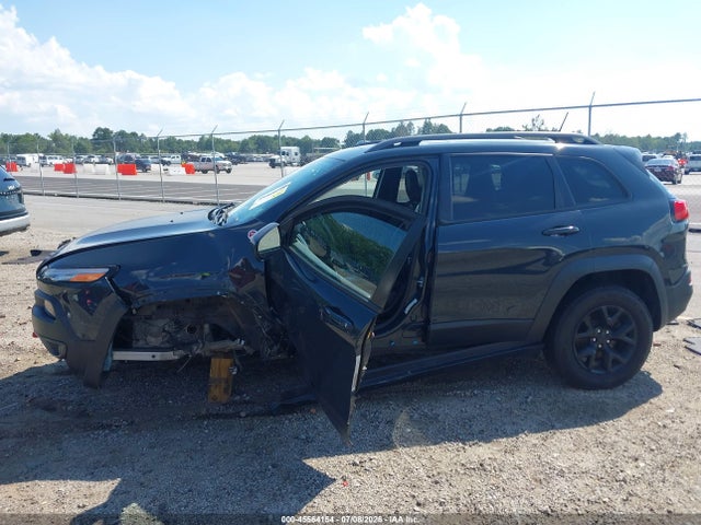 Продаж на аукціоні авто 2018 Jeep Cherokee Trailhawk 4x4, vin: 1C4PJMBX3JD582599, номер лоту: 45564154