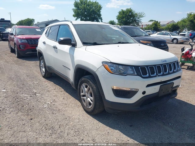 2018 3C4NJDAB8JT201109 main image