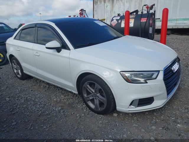 45564320 :رقم المزاد ، WAUAUHFF8J1072253 vin ، 2018 Audi A3 2.0t Premium/2.0t Tech Premium مزاد بيع