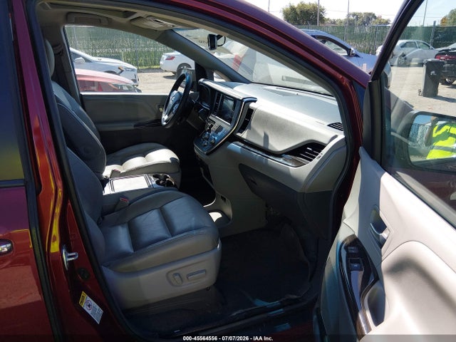 5TDYZ3DC6HS849976 Toyota Sienna Xle Premium 8 Passenger