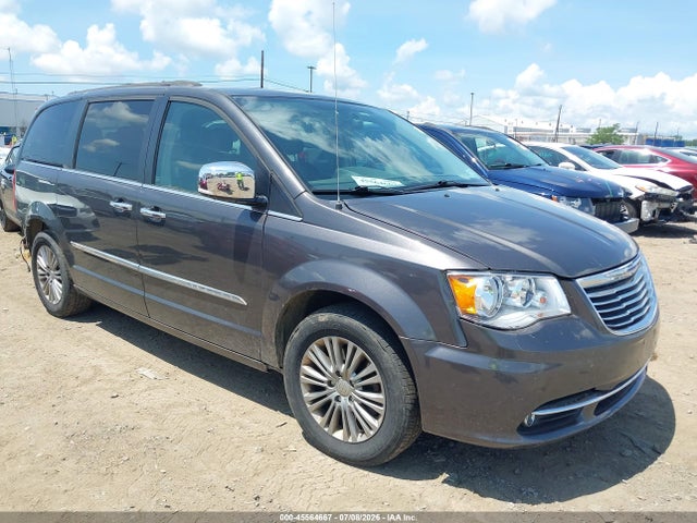 2016 Chrysler Town & Country Touring-l Anniversary Edition მანქანა იყიდება აუქციონზე, vin: 2C4RC1CG9GR175263, აუქციონის ნომერი: 45564667
