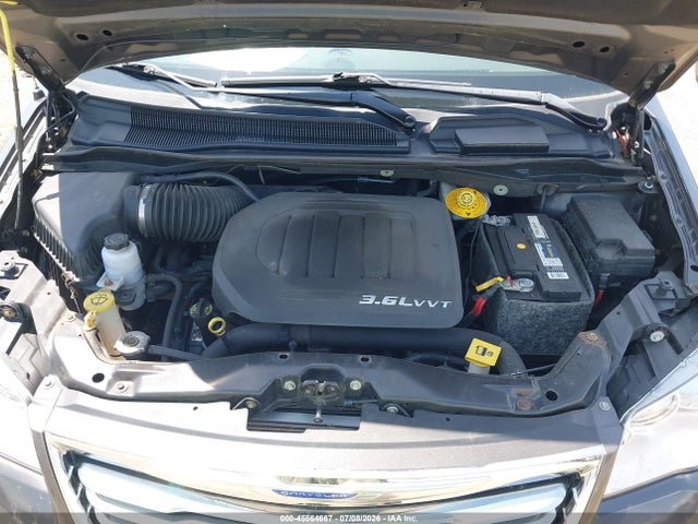 2016 Chrysler Town & Country Touring-l Anniversary Edition მანქანა იყიდება აუქციონზე, vin: 2C4RC1CG9GR175263, აუქციონის ნომერი: 45564667