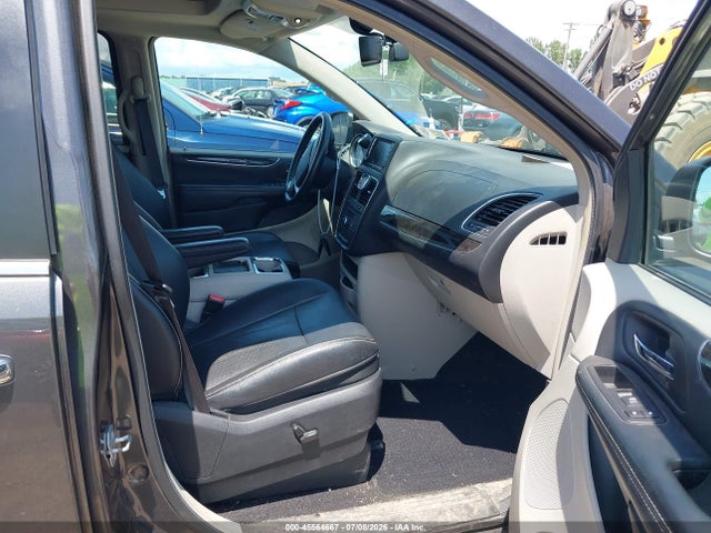 2016 Chrysler Town & Country Touring-l Anniversary Edition მანქანა იყიდება აუქციონზე, vin: 2C4RC1CG9GR175263, აუქციონის ნომერი: 45564667