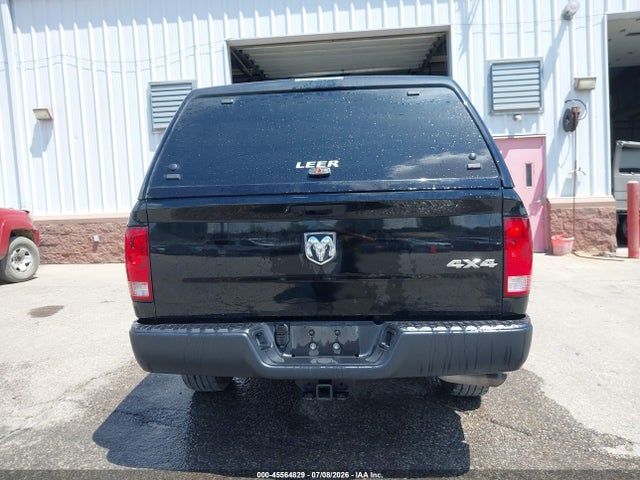 1C6RR7FT1LS161318 RAM 1500 Classic Tradesman 4x4 6&#039;4 Box