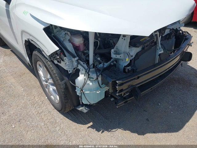 7MUCAABG4SV131030 Toyota Corolla Cross Le