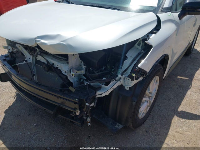 7MUCAABG4SV131030 Toyota Corolla Cross Le