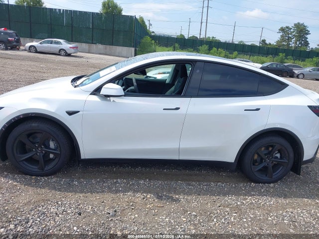 Продажа на аукционе авто 2026 Tesla Model Y All-wheel Drive/long Range Launch Series/premium All-wheel Drive, vin: 7SAYGDEE7TA451409, номер лота: 45565101