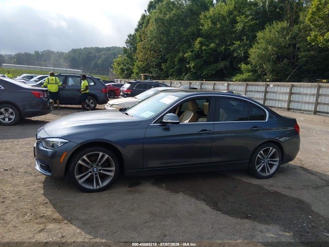 45565218 :رقم المزاد ، WBA8D9G32HNU64155 vin ، 2017 Bmw 330i Xdrive مزاد بيع