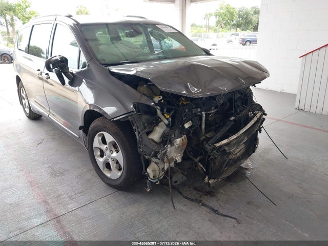 Продаж на аукціоні авто 2017 Chrysler Pacifica Touring-l Plus, vin: 2C4RC1EG7HR752435, номер лоту: 45565281