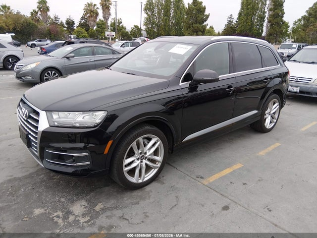 Audi Q7 3.0t Premium 2018 WA1VAAF70JD019312 Image 2