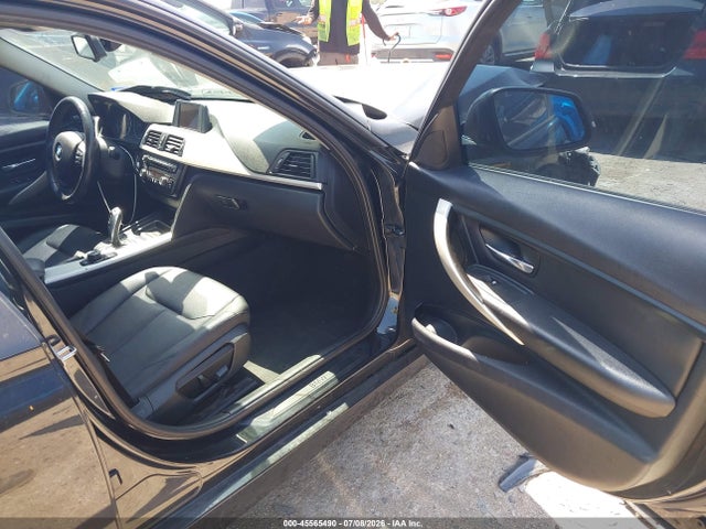 45565490 :رقم المزاد ، WBA3B1C57EP679054 vin ، 2014 Bmw 320i مزاد بيع