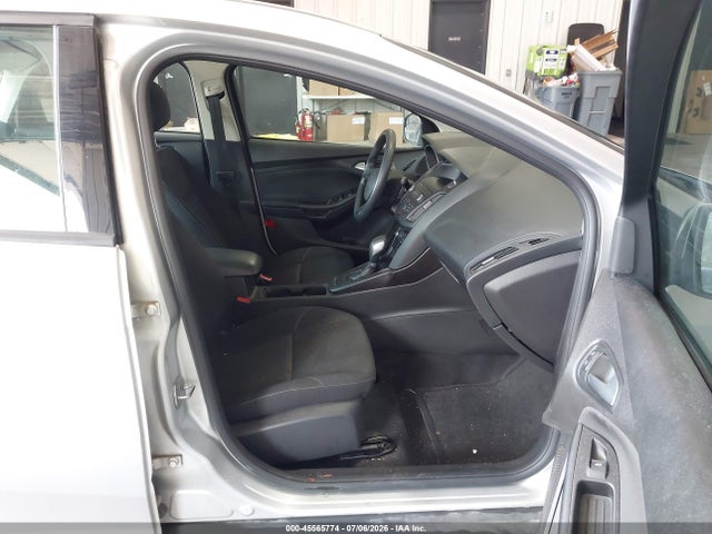 1FADP3F25JL328284 Ford FOCUS SE