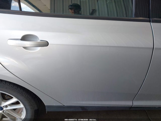1FADP3F25JL328284 Ford FOCUS SE