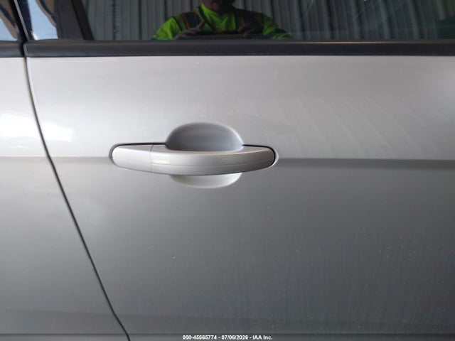 1FADP3F25JL328284 Ford FOCUS SE