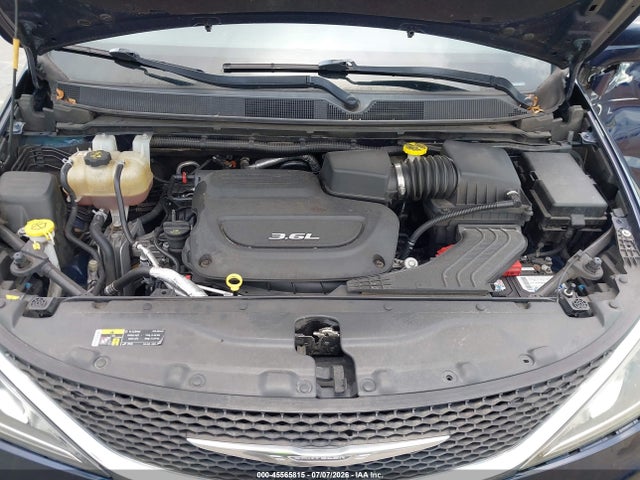 2017 Chrysler Pacifica Touring-l მანქანა იყიდება აუქციონზე, vin: 2C4RC1BG8HR811142, აუქციონის ნომერი: 45565815