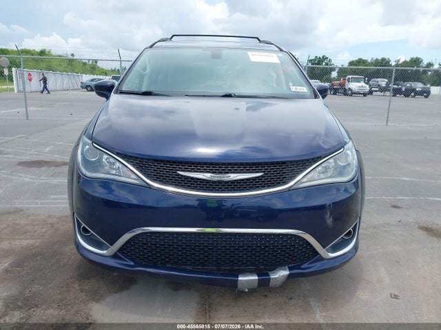 2017 Chrysler Pacifica Touring-l მანქანა იყიდება აუქციონზე, vin: 2C4RC1BG8HR811142, აუქციონის ნომერი: 45565815