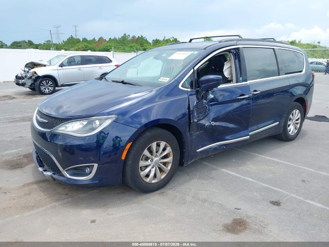 2017 Chrysler Pacifica Touring-l მანქანა იყიდება აუქციონზე, vin: 2C4RC1BG8HR811142, აუქციონის ნომერი: 45565815