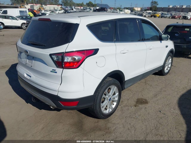 Ford ESCAPE SE 2017 1FMCU9GDXHUD45471 Image 4