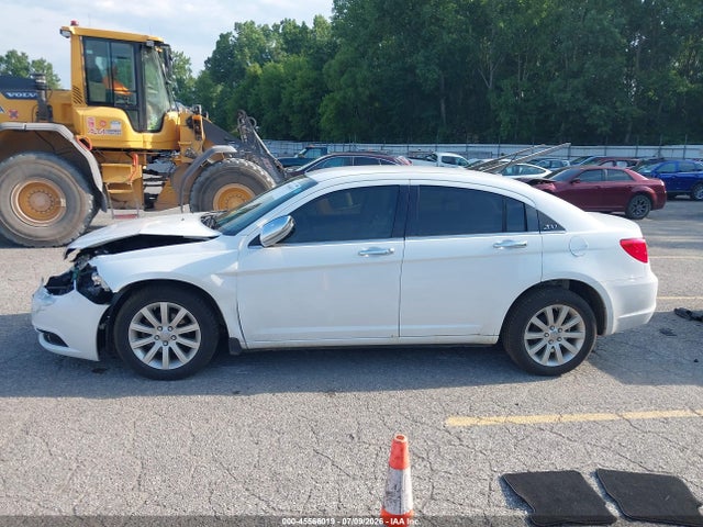 2014 Chrysler 200 Limited მანქანა იყიდება აუქციონზე, vin: 1C3CCBCG3EN159358, აუქციონის ნომერი: 45566019