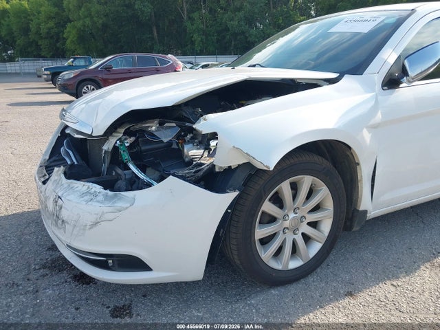 2014 Chrysler 200 Limited მანქანა იყიდება აუქციონზე, vin: 1C3CCBCG3EN159358, აუქციონის ნომერი: 45566019