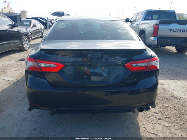 45566023 :رقم المزاد ، 4T1B11HK7JU141168 vin ، 2018 Toyota Camry Se مزاد بيع