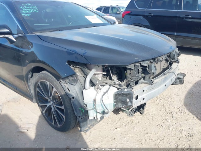45566023 :رقم المزاد ، 4T1B11HK7JU141168 vin ، 2018 Toyota Camry Se مزاد بيع