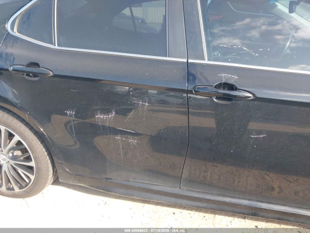 45566023 :رقم المزاد ، 4T1B11HK7JU141168 vin ، 2018 Toyota Camry Se مزاد بيع