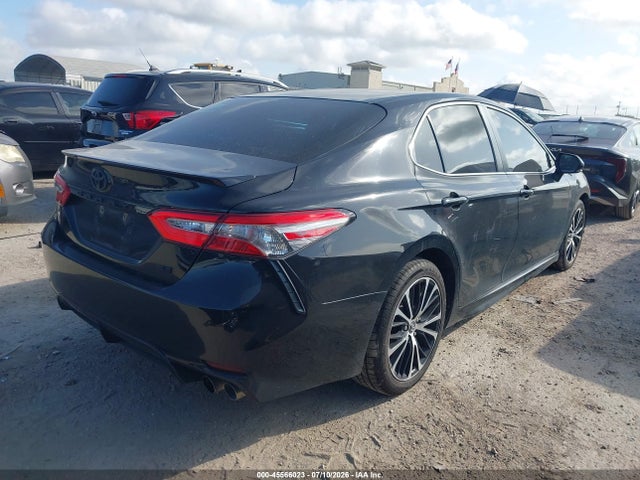45566023 :رقم المزاد ، 4T1B11HK7JU141168 vin ، 2018 Toyota Camry Se مزاد بيع