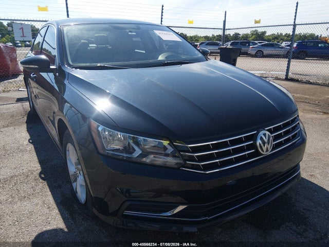 2017 Volkswagen Passat 1.8t S მანქანა იყიდება აუქციონზე, vin: 1VWAT7A36HC047585, აუქციონის ნომერი: 45566234