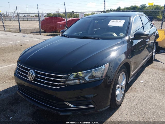 2017 Volkswagen Passat 1.8t S მანქანა იყიდება აუქციონზე, vin: 1VWAT7A36HC047585, აუქციონის ნომერი: 45566234