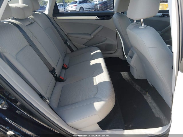 2017 Volkswagen Passat 1.8t S მანქანა იყიდება აუქციონზე, vin: 1VWAT7A36HC047585, აუქციონის ნომერი: 45566234