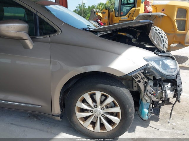 45566332 :رقم المزاد ، 2C4RC1BG8HR552975 vin ، 2017 Chrysler Pacifica Touring-l مزاد بيع