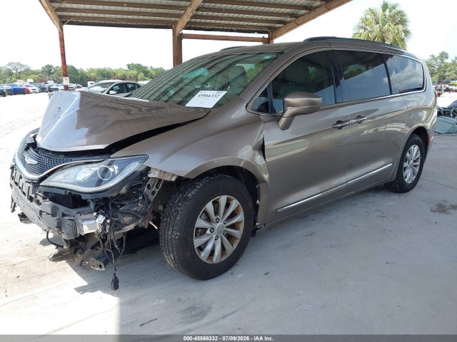 Продаж на аукціоні авто 2017 Chrysler Pacifica Touring-l, vin: 2C4RC1BG8HR552975, номер лоту: 45566332