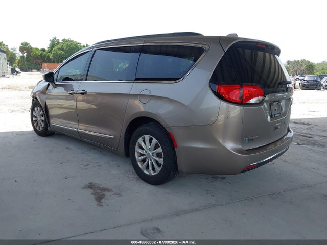 Продаж на аукціоні авто 2017 Chrysler Pacifica Touring-l, vin: 2C4RC1BG8HR552975, номер лоту: 45566332
