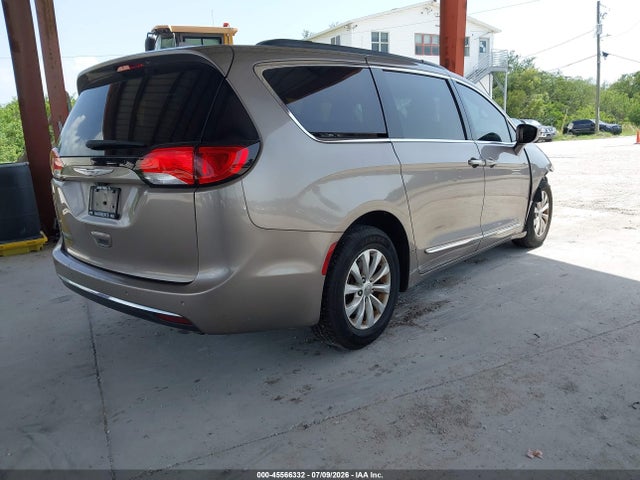 Auction sale of the 2017 Chrysler Pacifica Touring-l, vin: 2C4RC1BG8HR552975, lot number: 45566332