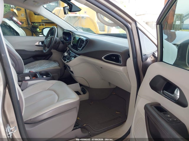 Продаж на аукціоні авто 2017 Chrysler Pacifica Touring-l, vin: 2C4RC1BG8HR552975, номер лоту: 45566332