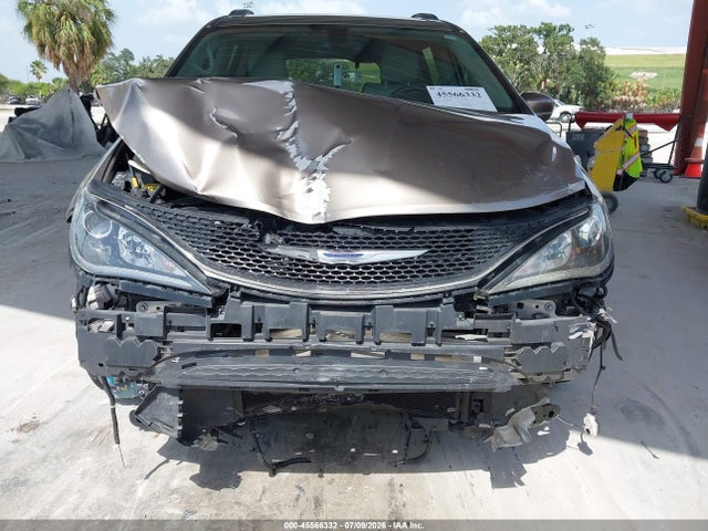 Продаж на аукціоні авто 2017 Chrysler Pacifica Touring-l, vin: 2C4RC1BG8HR552975, номер лоту: 45566332