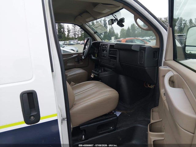 Chevrolet Express 2500 Work Van 2015 1GCWGFCF7F1185479 Image 5