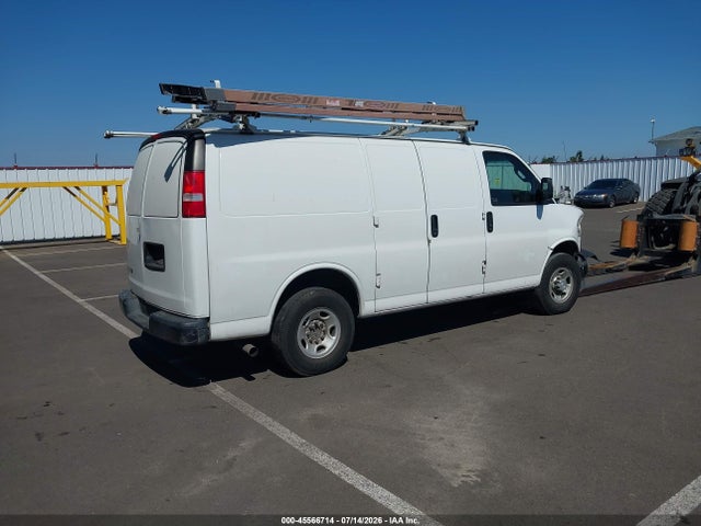 Chevrolet Express 2500 Work Van 2017 1GCWGAFF4H1100213 Image 4