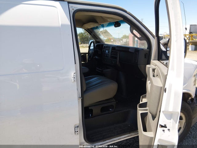 Chevrolet Express 2500 Work Van 2017 1GCWGAFF4H1100213 Image 5