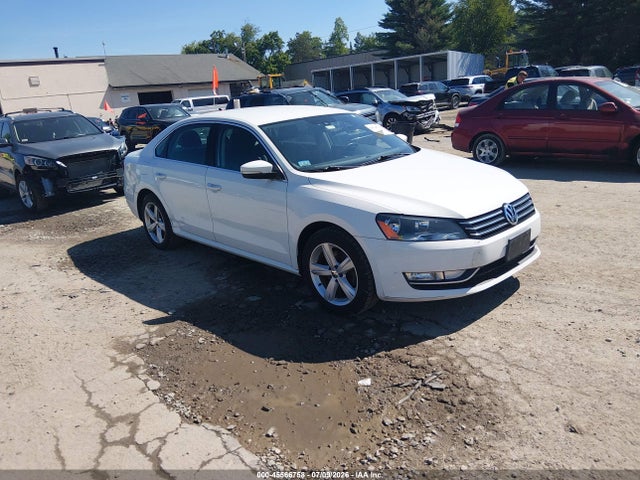 2015 Volkswagen Passat 1.8t Limited Edition მანქანა იყიდება აუქციონზე, vin: 1VWAT7A35FC081305, აუქციონის ნომერი: 45566758