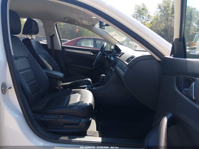 2015 Volkswagen Passat 1.8t Limited Edition მანქანა იყიდება აუქციონზე, vin: 1VWAT7A35FC081305, აუქციონის ნომერი: 45566758