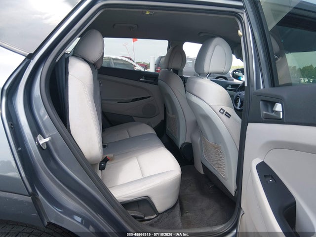 45566919 :رقم المزاد ، KM8J2CA44JU677897 vin ، 2018 Hyundai Tucson Se مزاد بيع