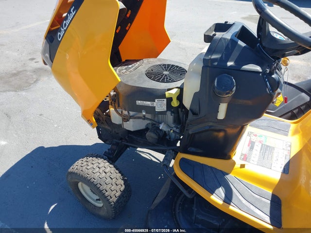 Cub Cadet Riding Lawnmower 2016 1E106H40441 Image 10