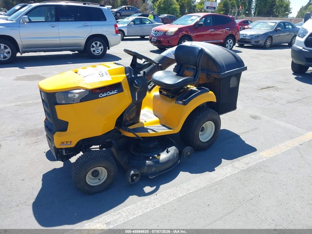 Cub Cadet Riding Lawnmower 2016 1E106H40441 Image 2