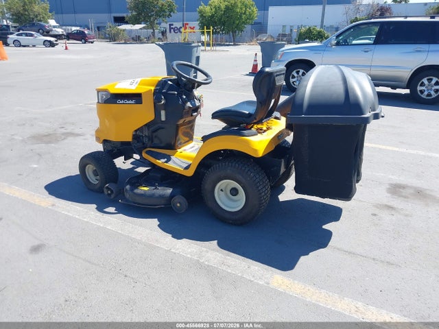 Cub Cadet Riding Lawnmower 2016 1E106H40441 Image 3